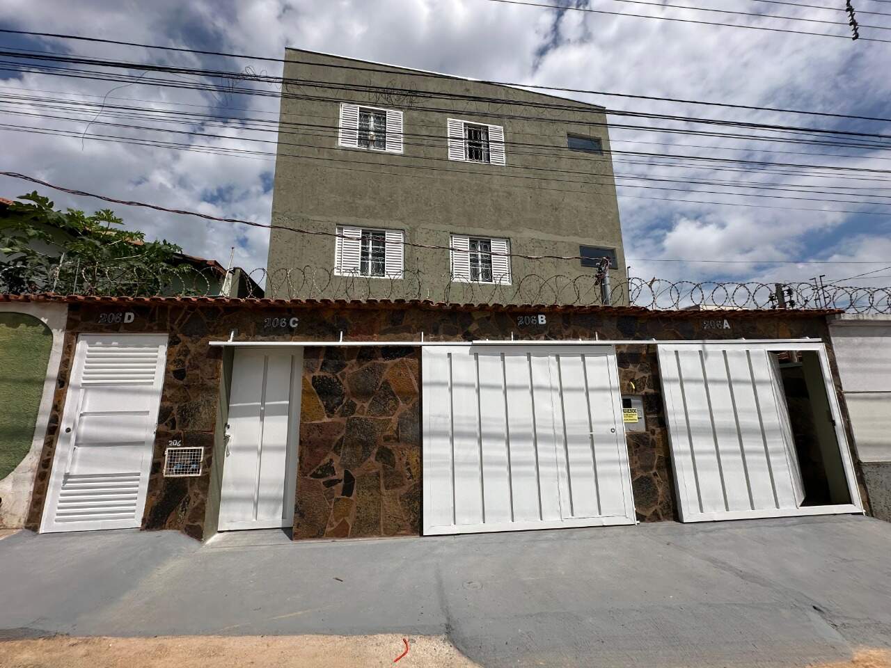 Kitnet 1 quarto para aluguel Vila Guilhermina 25m² Montes Claros MG: Fachada