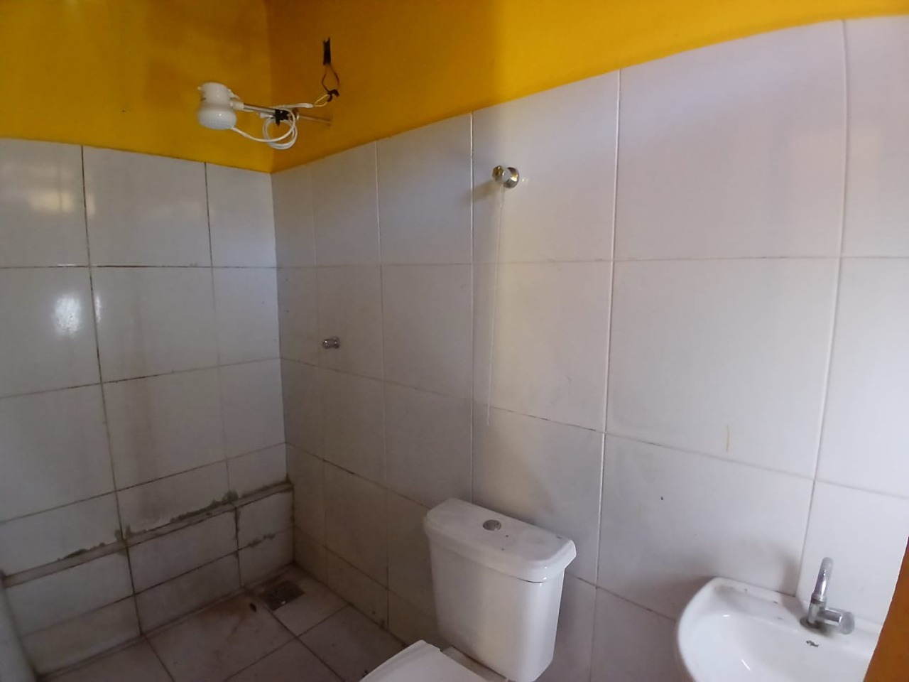 Casa 7 quartos para aluguel Planalto 200m² Montes Claros MG: Banheiro externo 2