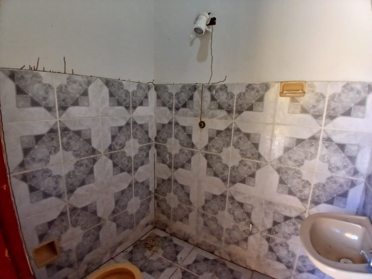 Casa 7 quartos para aluguel Planalto 200m² Montes Claros MG: Banheiro externo