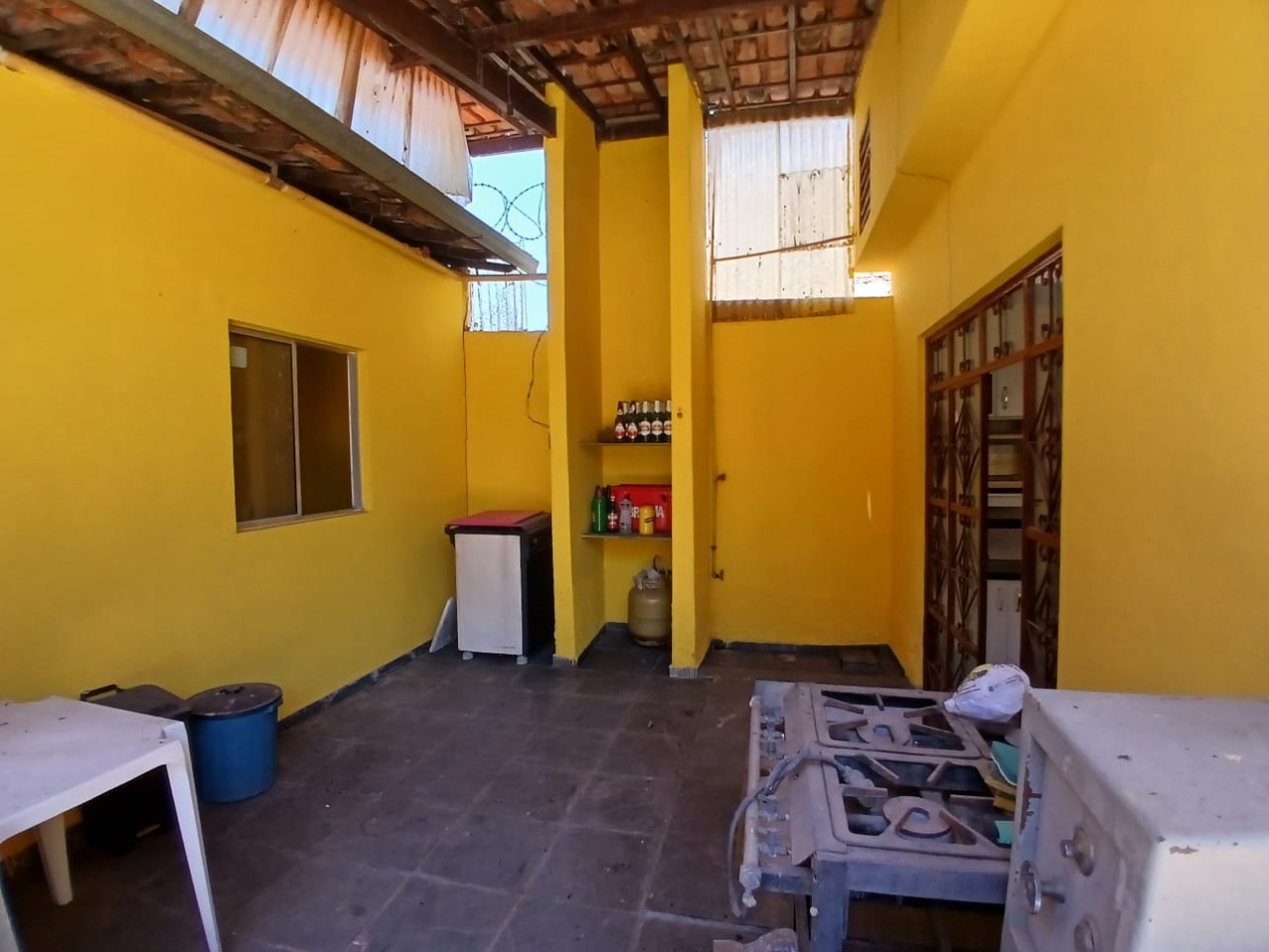 Casa 7 quartos para aluguel Planalto 200m² Montes Claros MG: Varanda cozinha