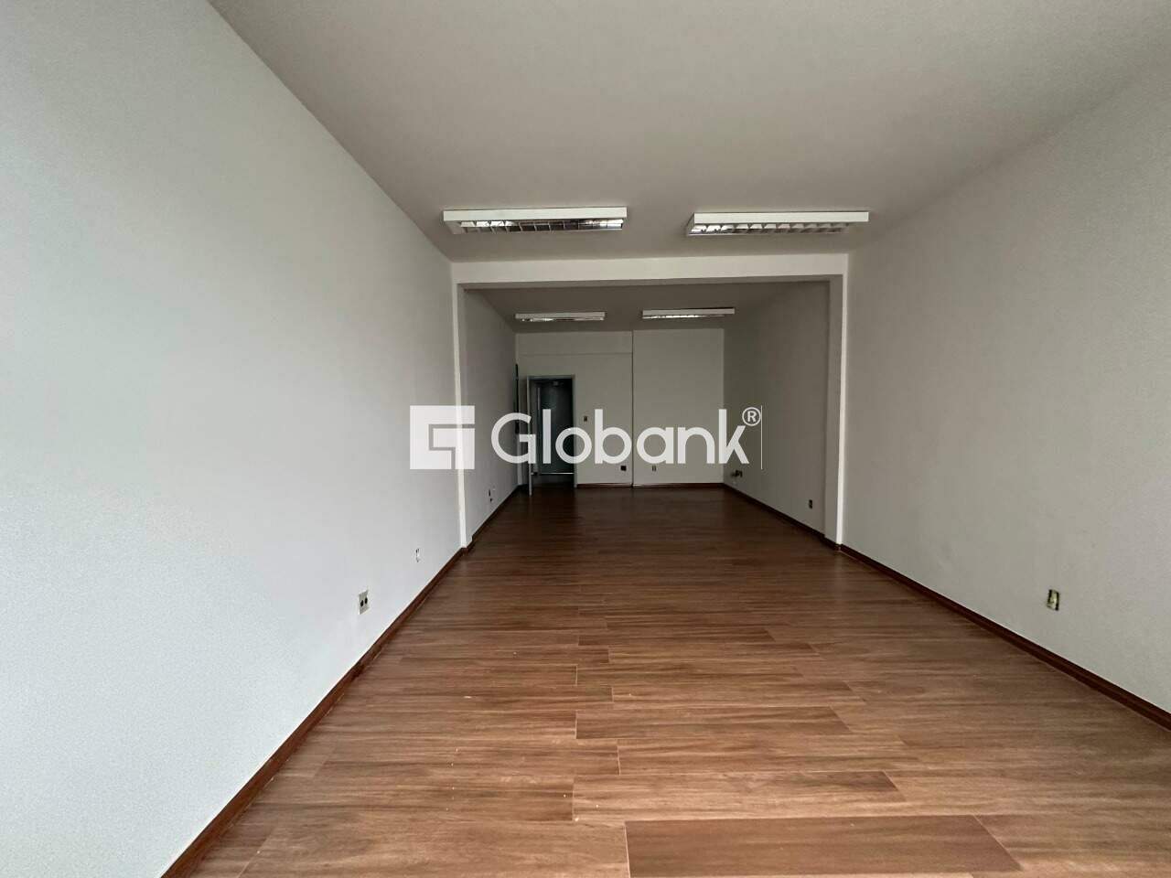 Sala comercial para aluguel Centro 37,96m² Montes Claros MG: Sala