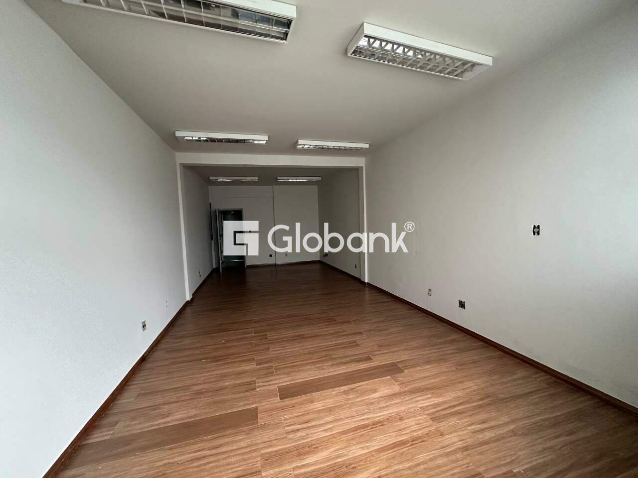 Sala comercial para aluguel Centro 34,71m² Montes Claros MG: Sala