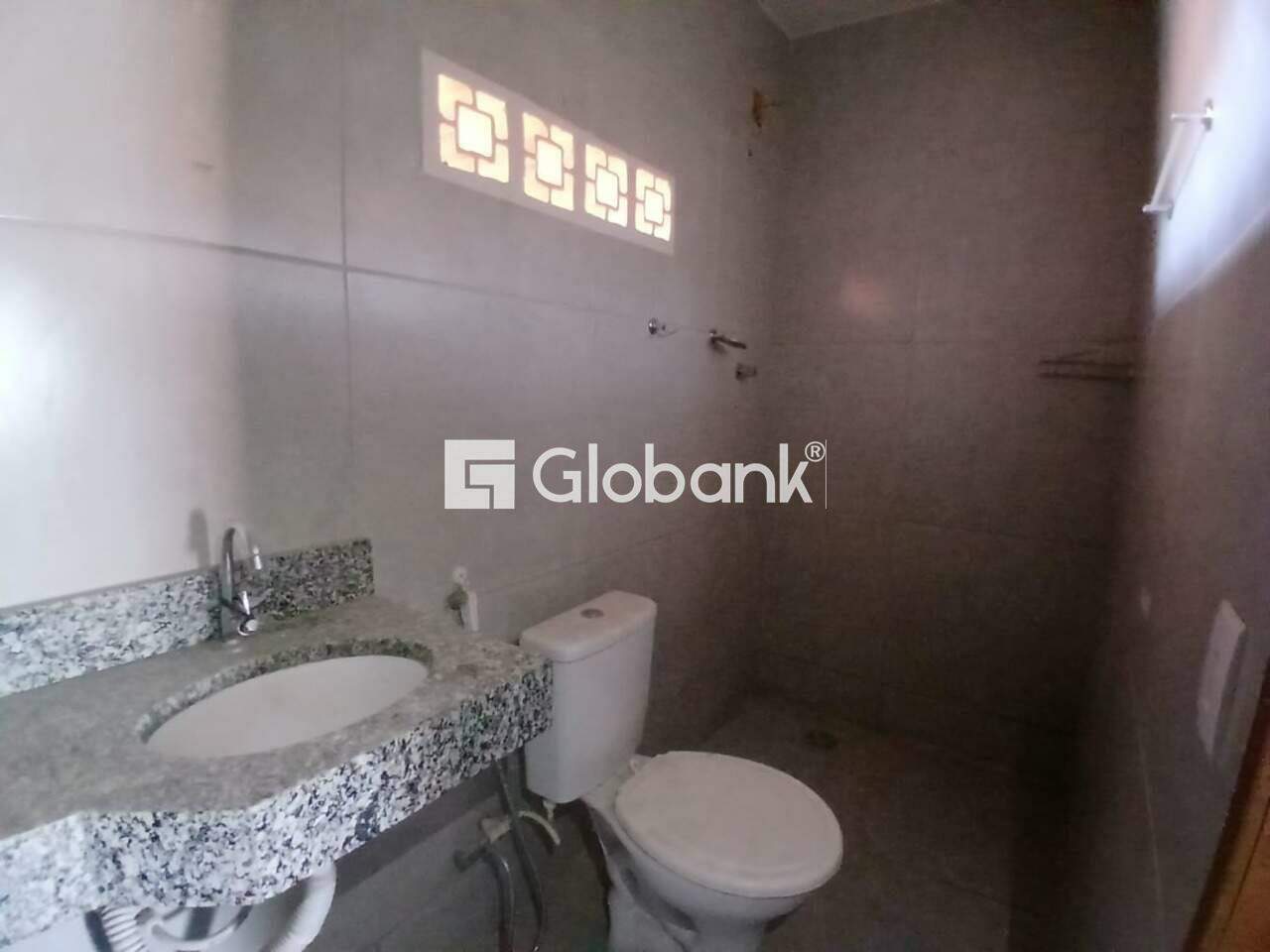 Kitnet 1 quarto para aluguel Centro 40m² Montes Claros MG: Banheiro suite