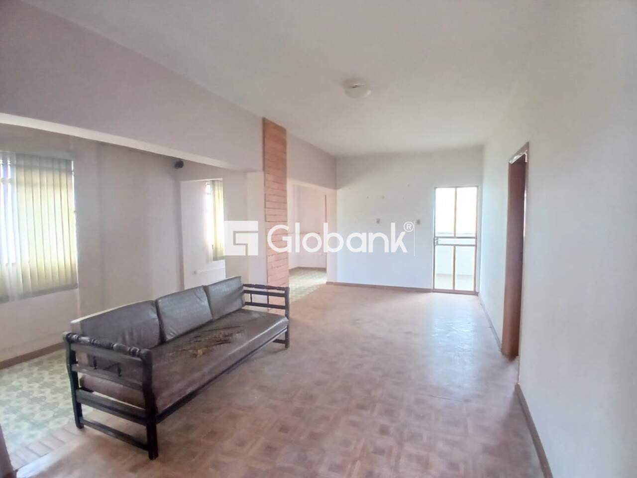 Kitnet 1 quarto para aluguel Centro 40m² Montes Claros MG: Sala