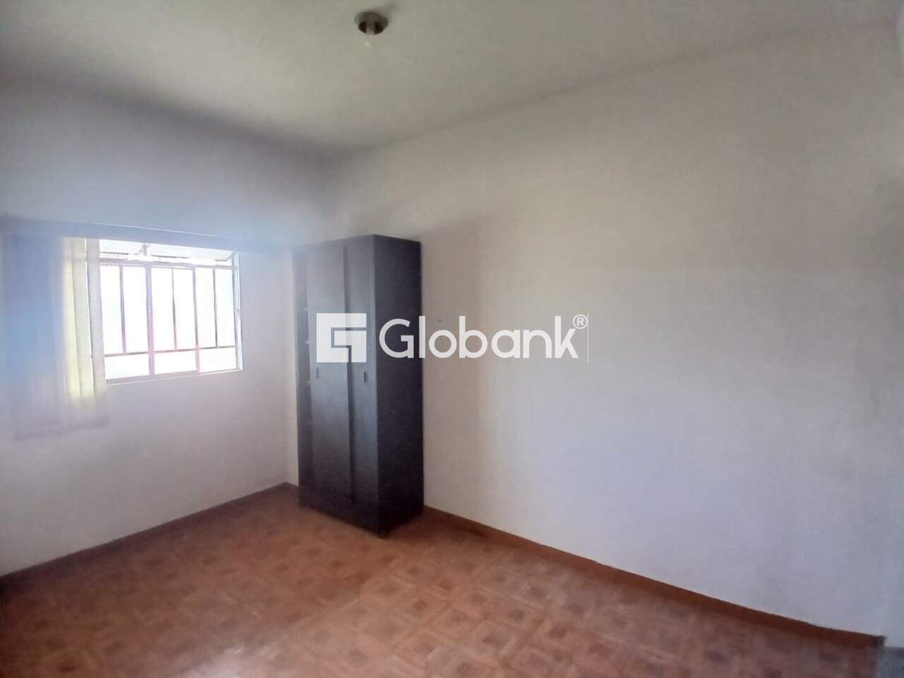 Kitnet 1 quarto para aluguel Centro 40m² Montes Claros MG: Suite