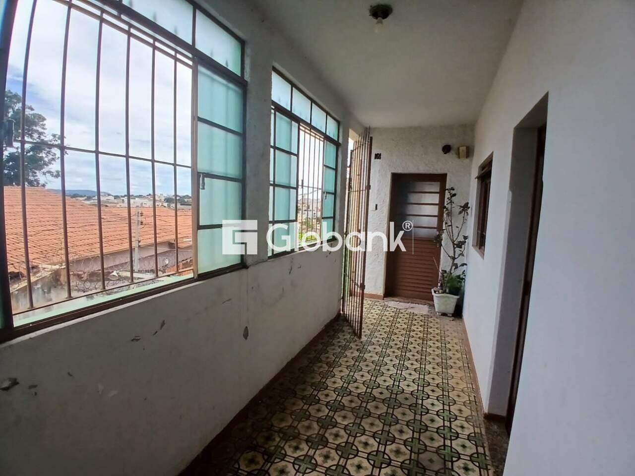 Kitnet 1 quarto para aluguel Centro 40m² Montes Claros MG: Varanda entrada