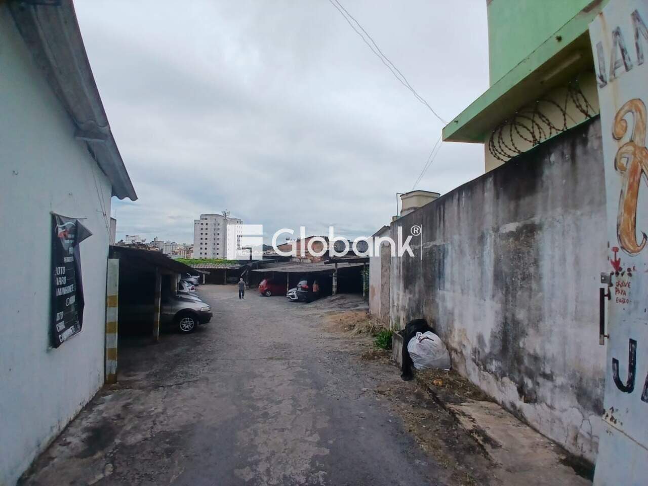 Kitnet 1 quarto para aluguel Centro 40m² Montes Claros MG: Garagem