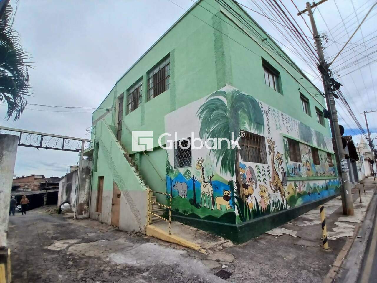 Casa 5 quartos à venda Centro 225m² Montes Claros MG: Lateral