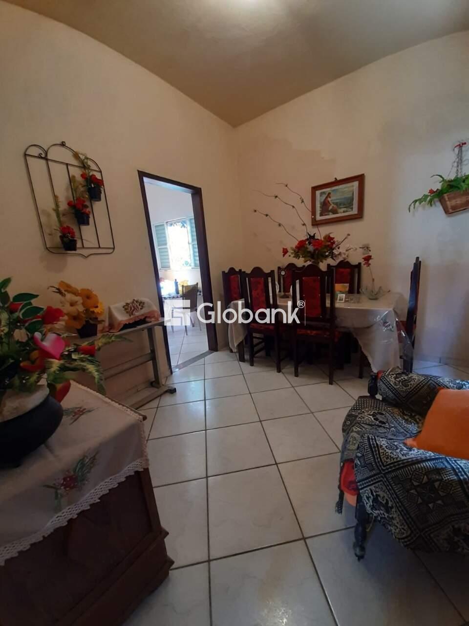 Casa 4 quartos à venda Vila Sumaré 280m² Montes Claros MG: 