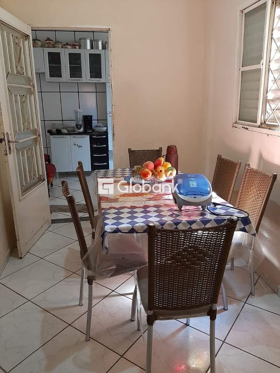 Casa 4 quartos à venda Vila Sumaré 280m² Montes Claros MG: 