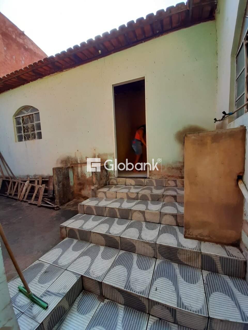 Casa 4 quartos à venda Vila Sumaré 280m² Montes Claros MG: 
