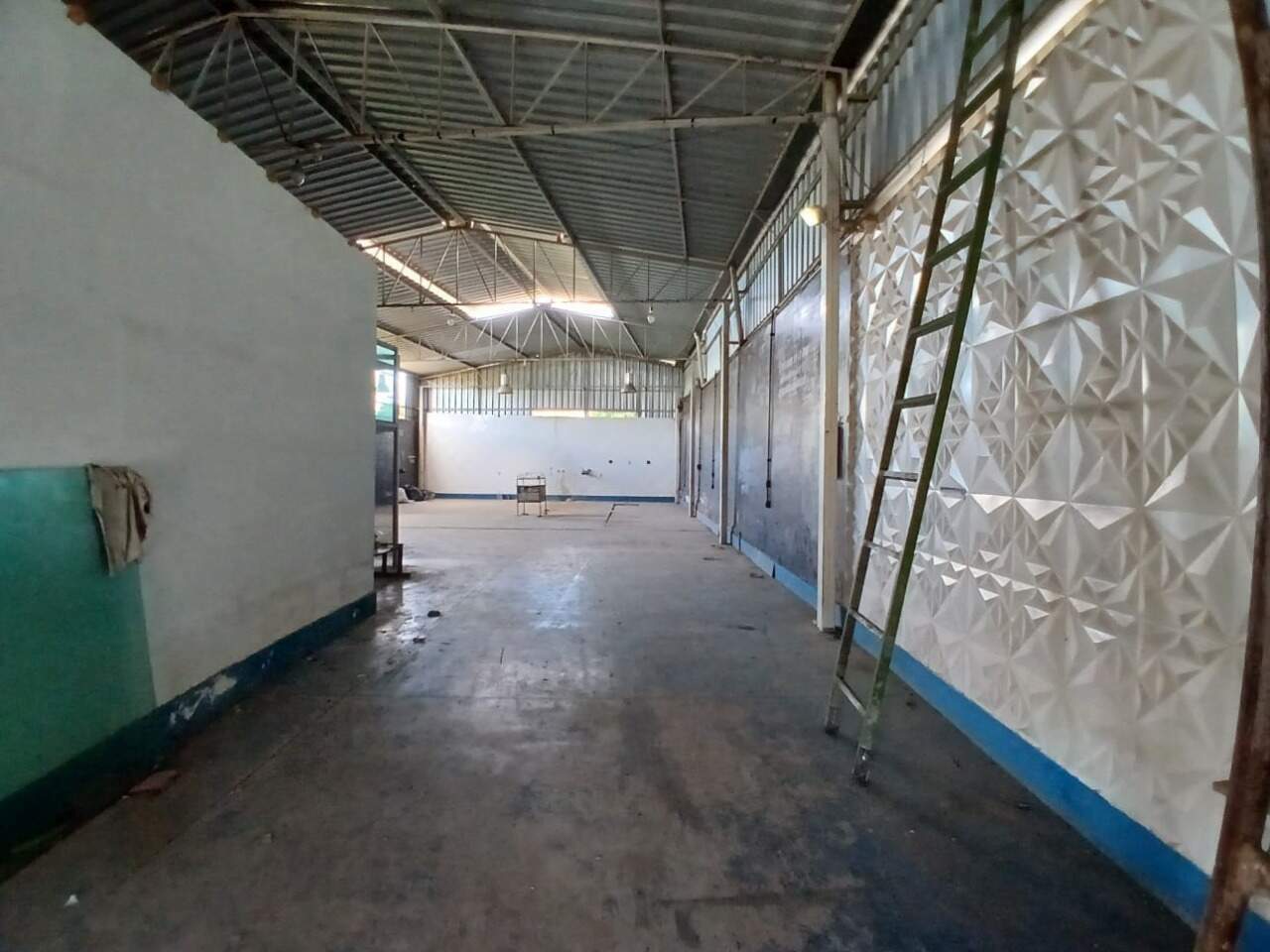 Ponto comercial para aluguel Planalto 309m² Montes Claros MG: Entrada