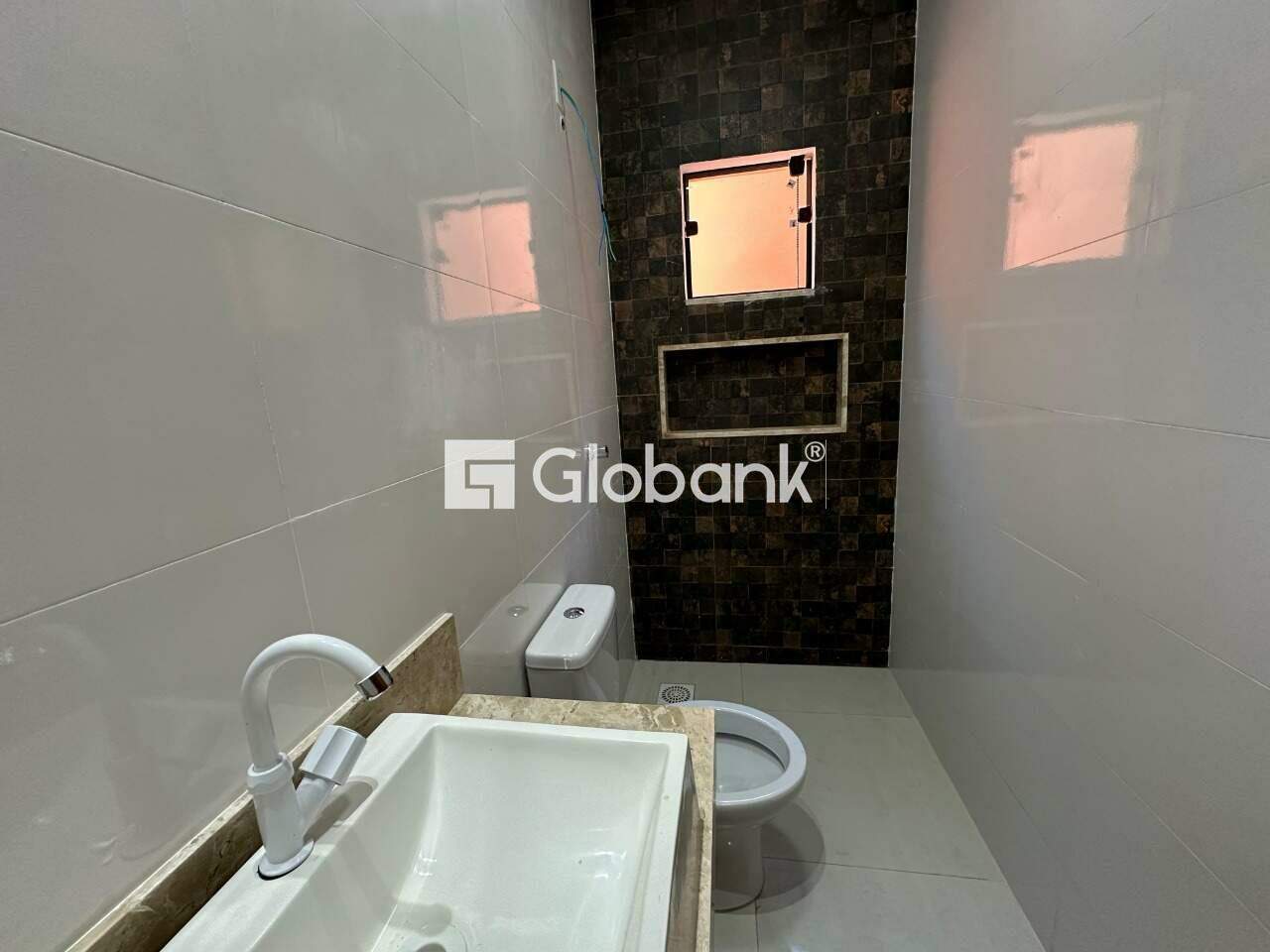 Casa 3 quartos à venda Guarujá 110m² Montes Claros MG: Banheiro social