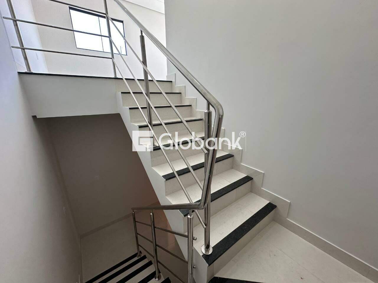 Casa 3 quartos à venda Guarujá 110m² Montes Claros MG: Escada