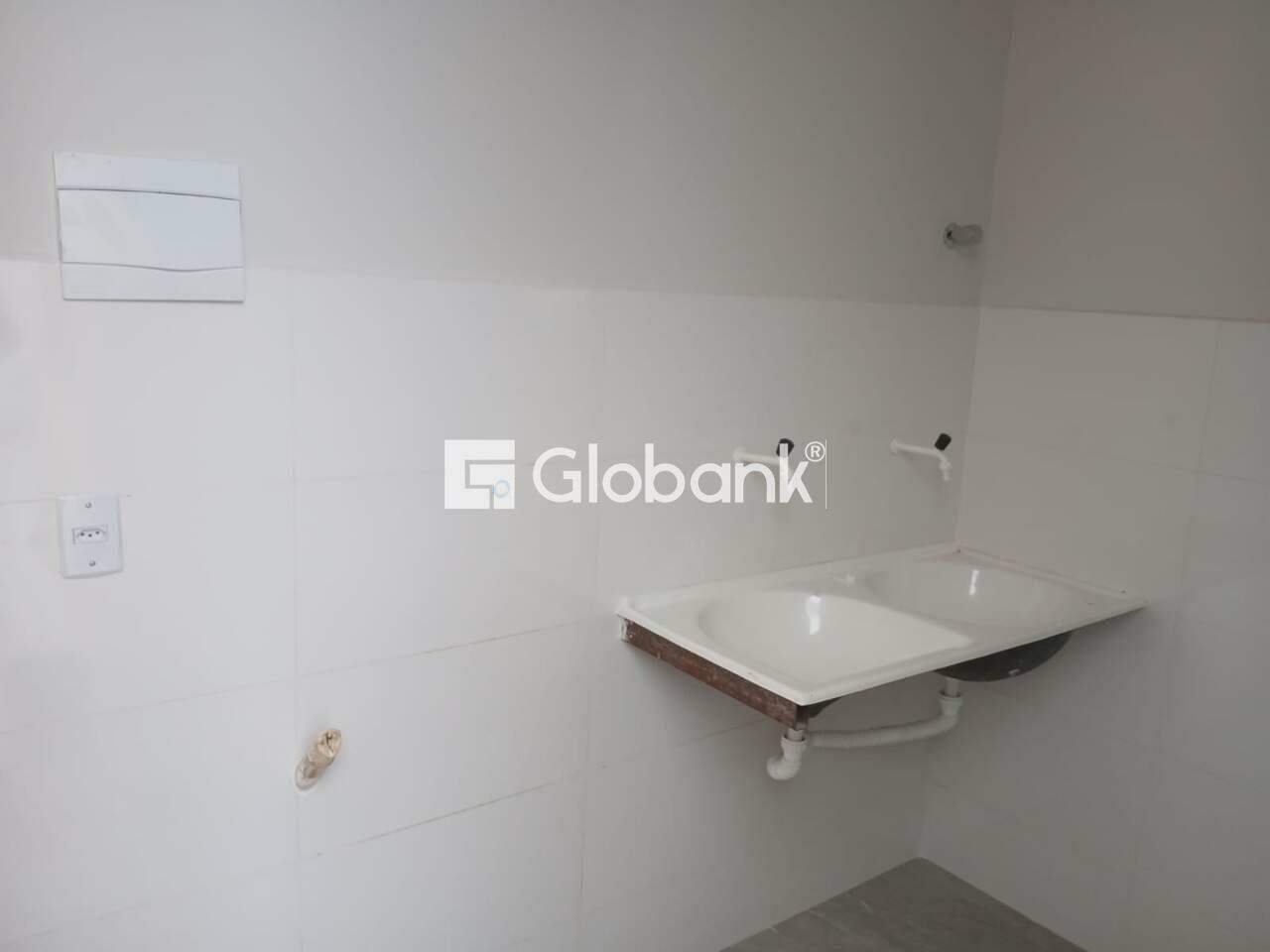 Casa 3 quartos à venda Guarujá 110m² Montes Claros MG: rea de servi o