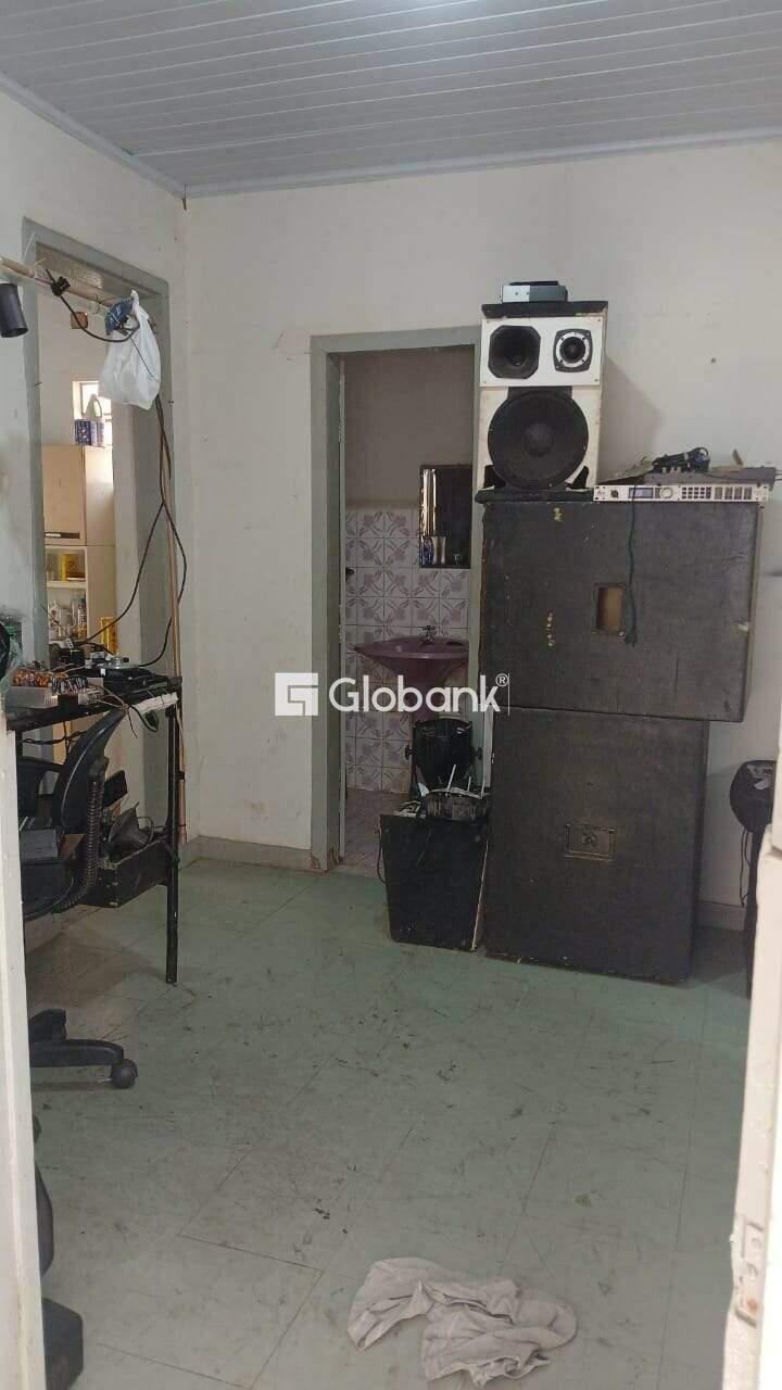 Casa 3 quartos à venda Morrinhos 0m² Montes Claros MG: 