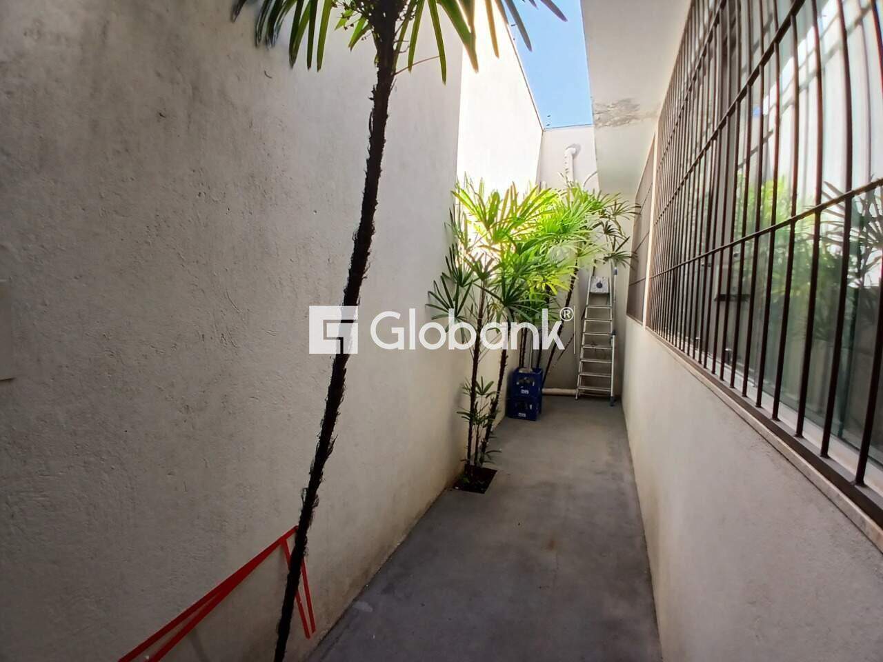 Prédio para aluguel Centro 634m² Montes Claros MG: rea externa pr dio 1