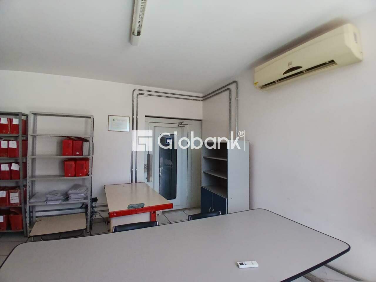 Prédio para aluguel Centro 634m² Montes Claros MG: Audit rio