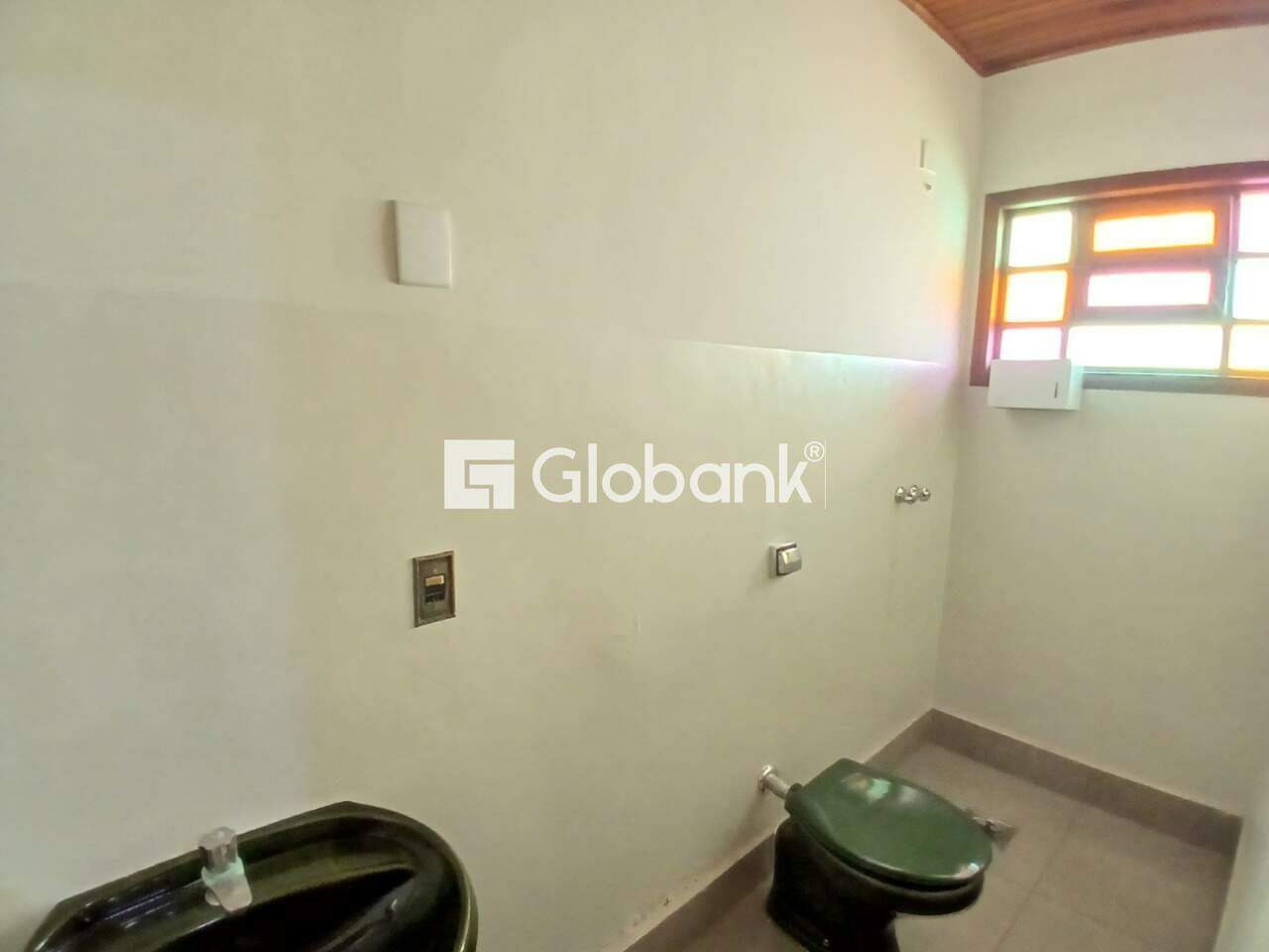 Prédio para aluguel Centro 634m² Montes Claros MG: Banheiro 2