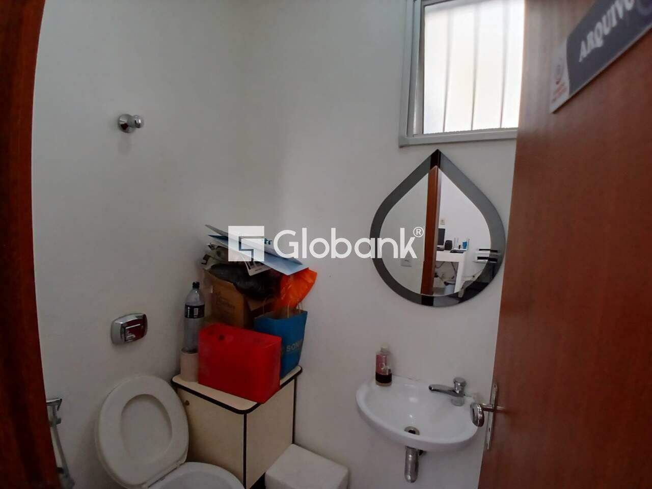 Prédio para aluguel Centro 634m² Montes Claros MG: Banheiro sala 18