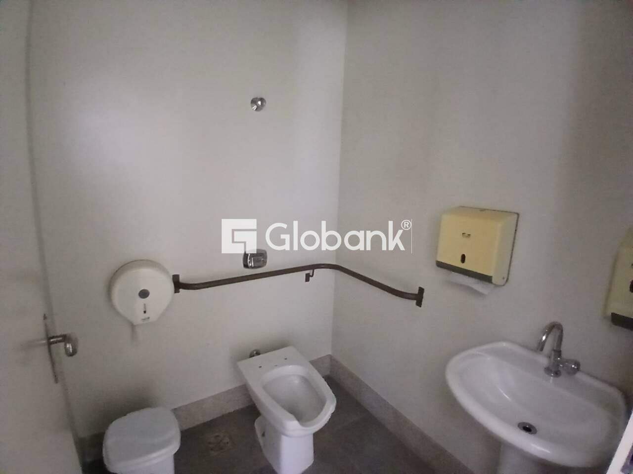 Prédio para aluguel Centro 634m² Montes Claros MG: Bsnheiro pr dio 1