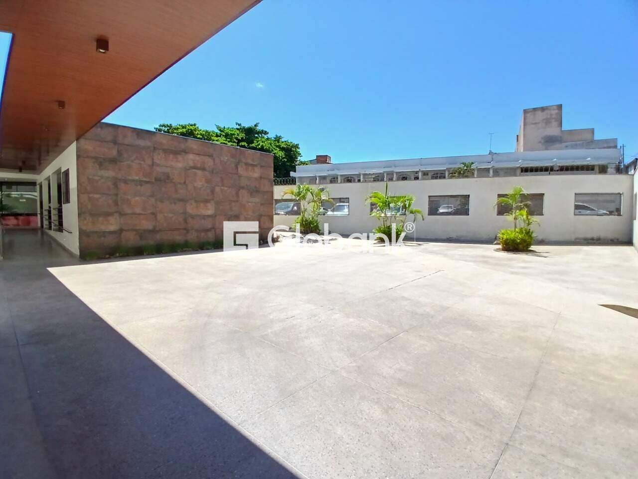 Prédio para aluguel Centro 634m² Montes Claros MG: Estacionamento
