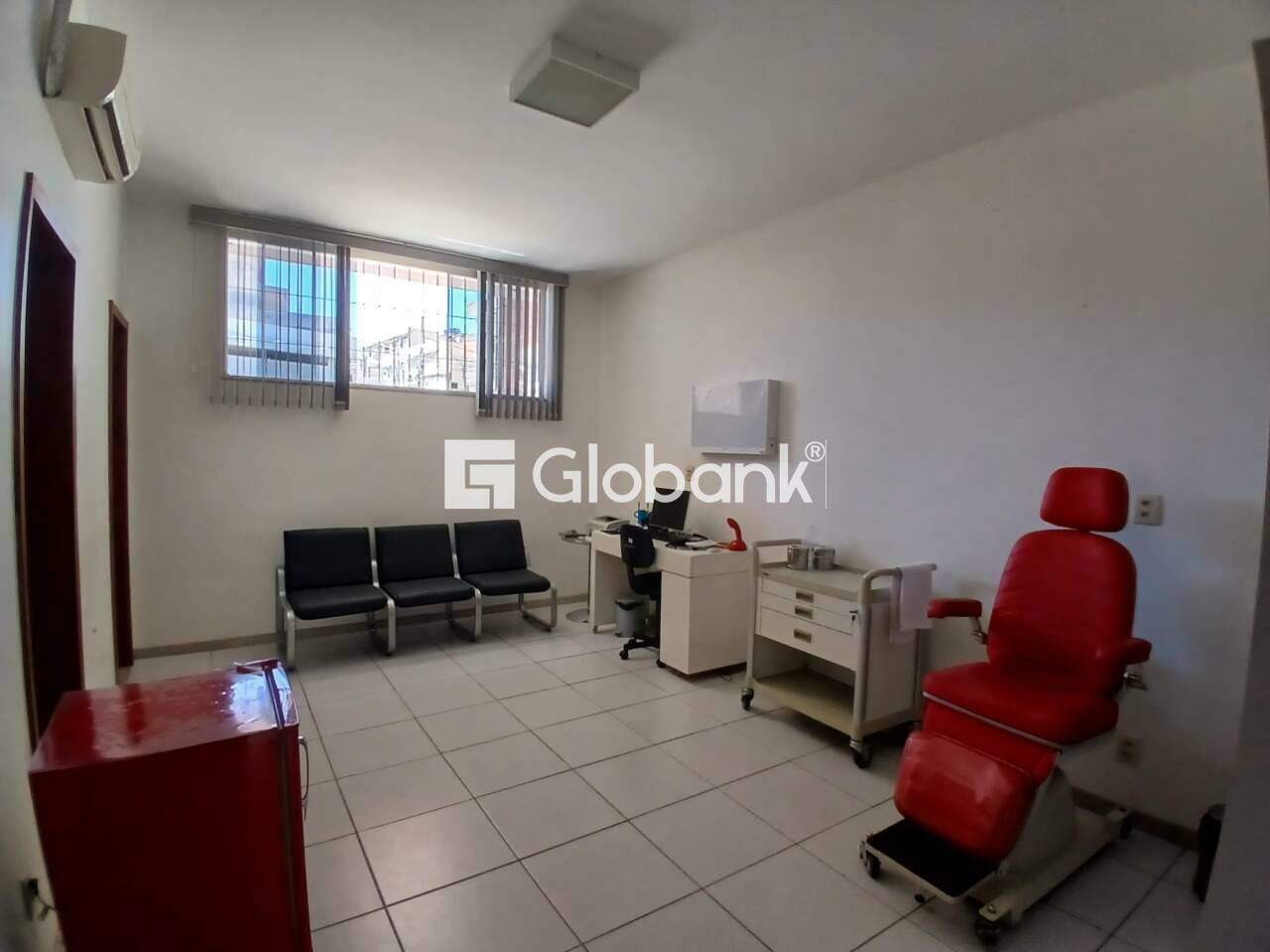 Prédio para aluguel Centro 634m² Montes Claros MG: Sala 18