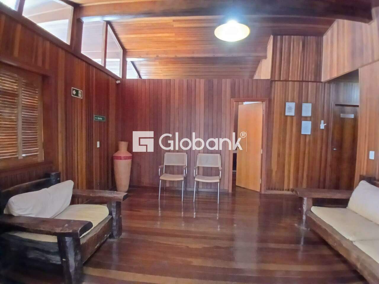 Prédio para aluguel Centro 634m² Montes Claros MG: Sala de espera pr dio 2