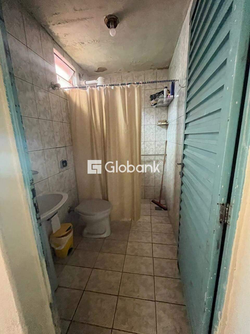 Casa 5 quartos à venda Alto São João 200m² Montes Claros MG: Banheiro Social