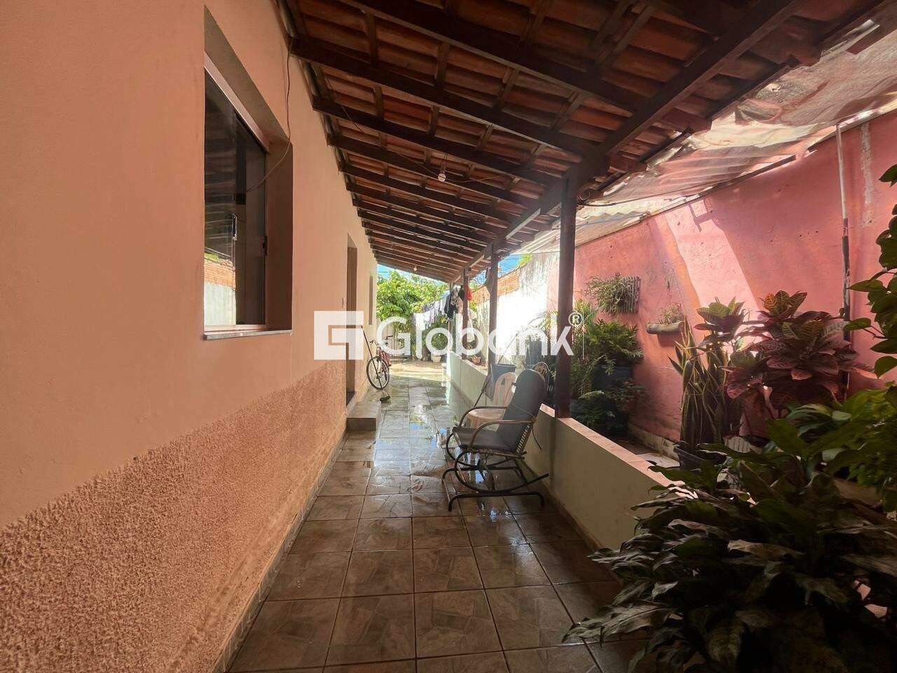 Casa 5 quartos à venda Alto São João 200m² Montes Claros MG: Varanda