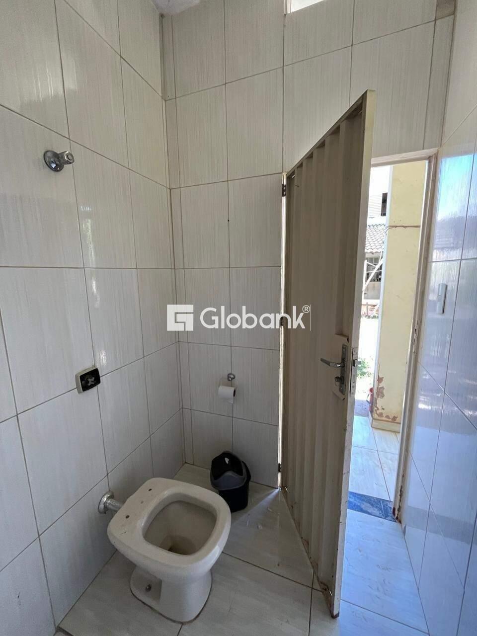 Casa 4 quartos à venda Barcelona Park 200m² Montes Claros MG: BANHEIRO EXTERNO