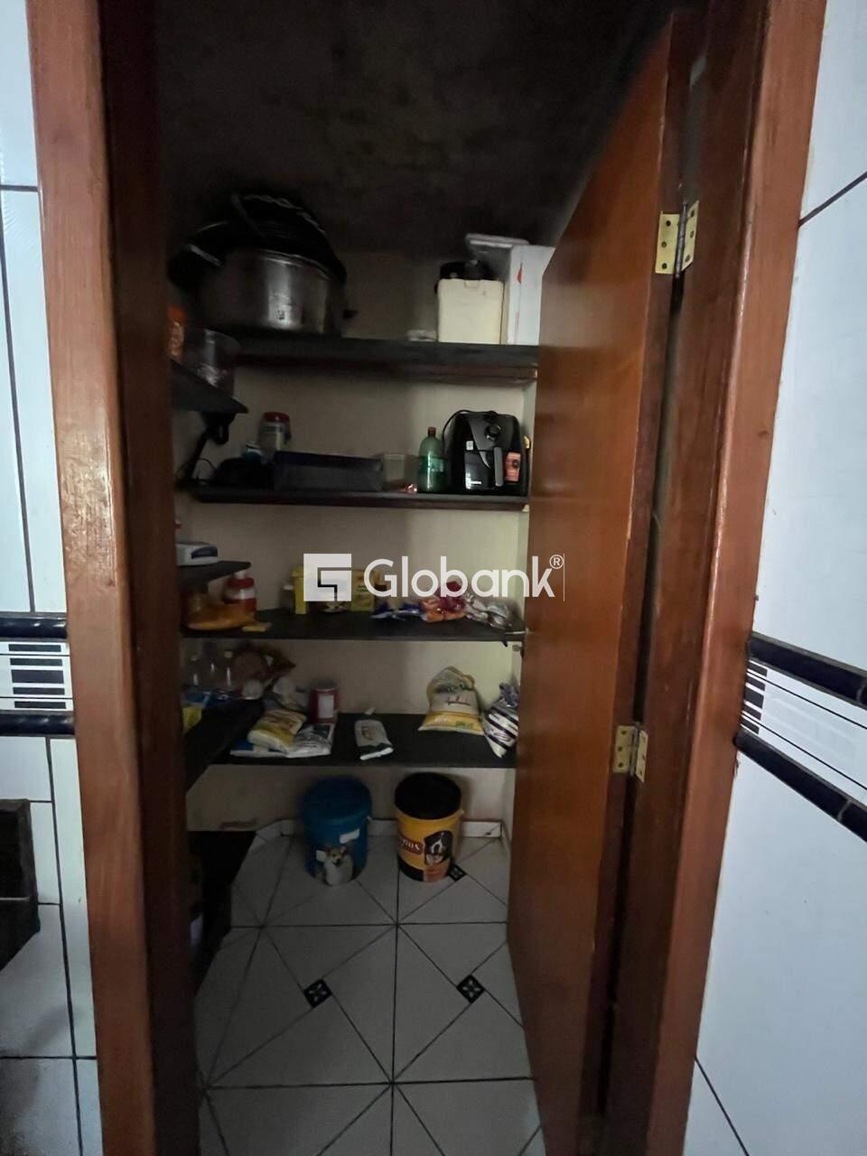 Casa 4 quartos à venda Barcelona Park 200m² Montes Claros MG: DESPENSA