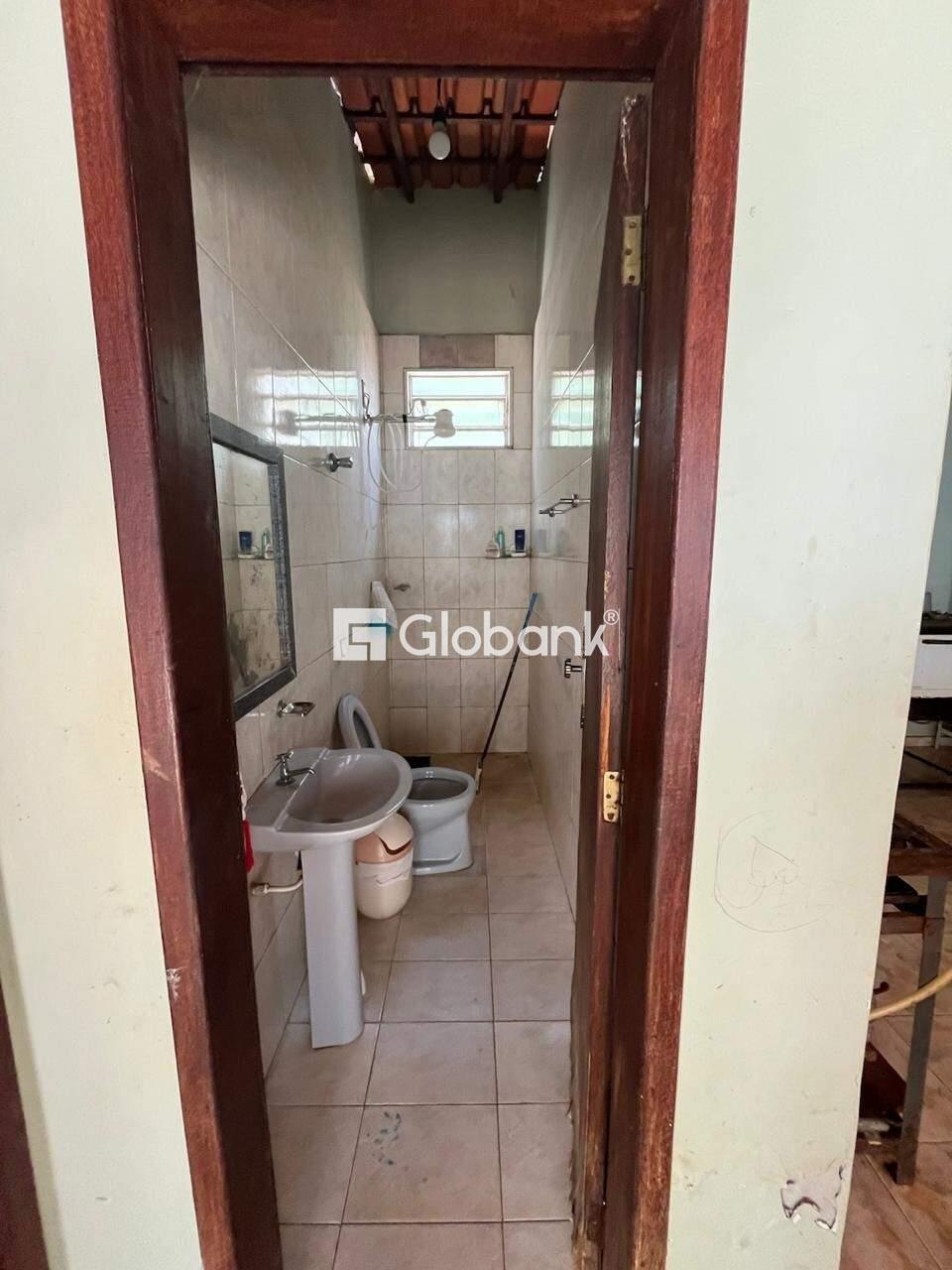 Casa 3 quartos à venda Vila Brasília 0m² Montes Claros MG: BANHEIRO-ED CULA