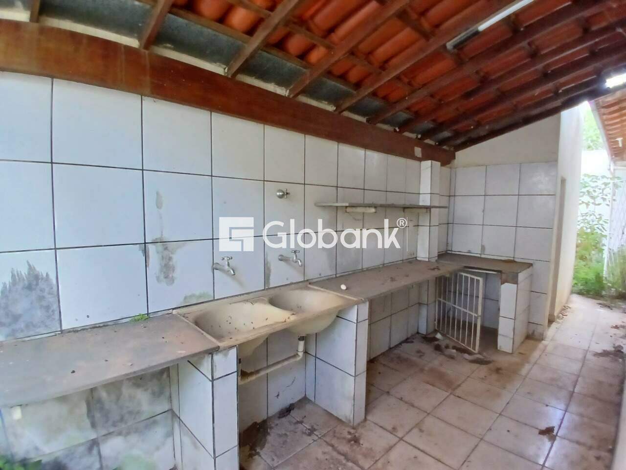 Casa comercial para aluguel Alice Maia 350m² Montes Claros MG: rea de servi o