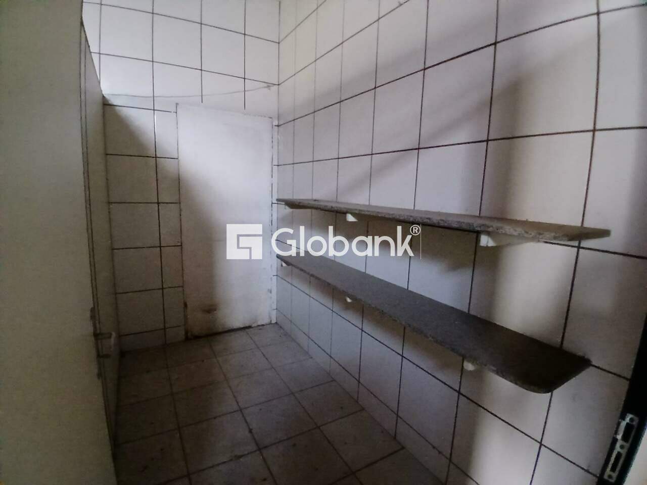 Casa comercial para aluguel Alice Maia 350m² Montes Claros MG: Despensa