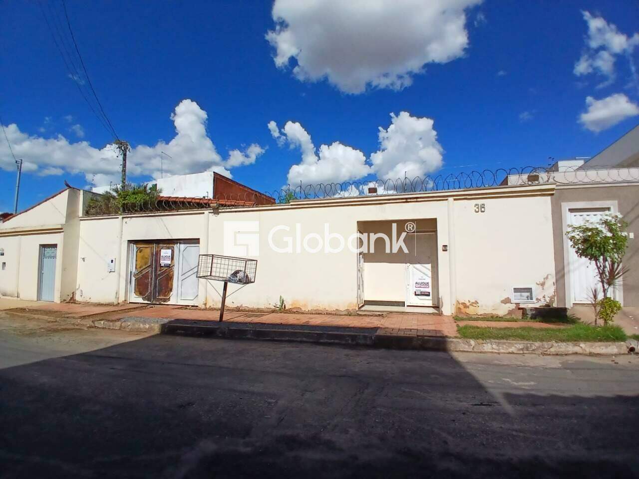 Casa comercial para aluguel Alice Maia 350m² Montes Claros MG: Fachada