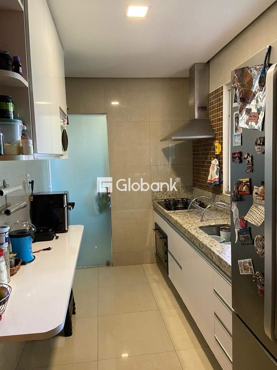 Casa 9 quartos à venda Barcelona Park 450m² Montes Claros MG: APARTAMENTO-COZINHA COM ARM RIOS