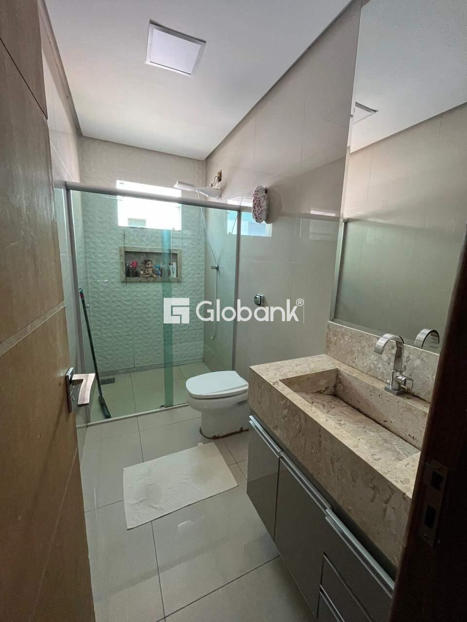 Casa 9 quartos à venda Barcelona Park 450m² Montes Claros MG: APARTAMENTO 02- BANHEIRO SOCIAL COM ARM RIOS