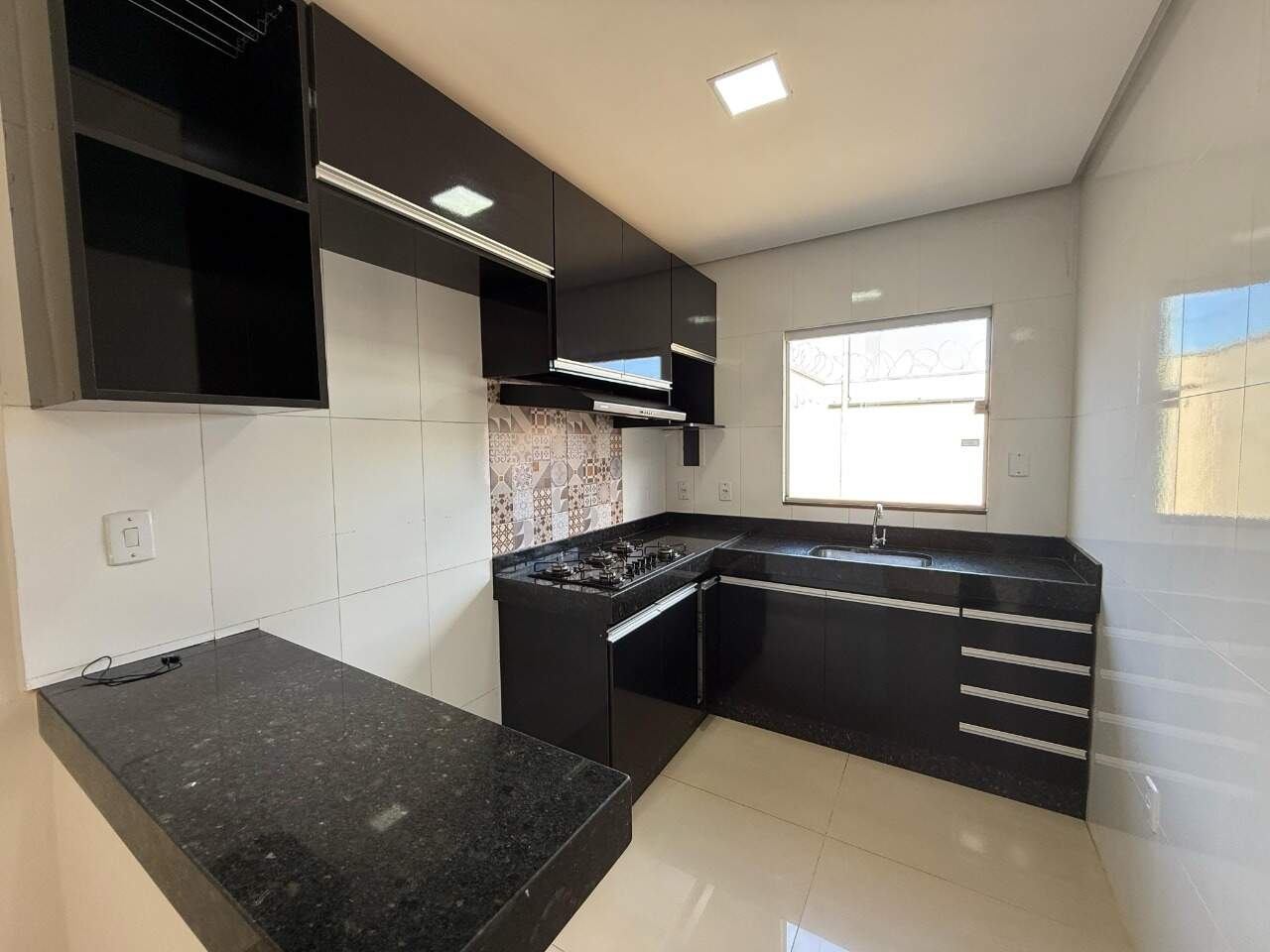 Casa 2 quartos para aluguel Jardim Olímpico 70m² Montes Claros MG: Cozinha