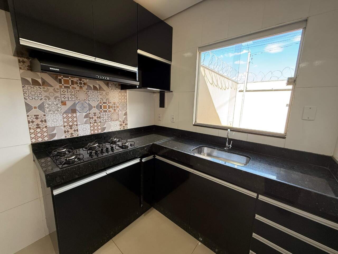Casa 2 quartos para aluguel Jardim Olímpico 70m² Montes Claros MG: Cozinha