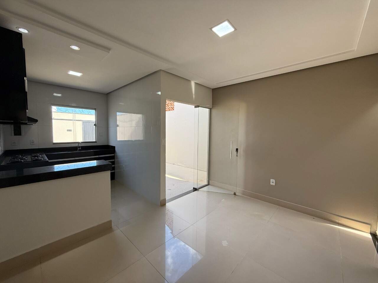 Casa 2 quartos para aluguel Jardim Olímpico 70m² Montes Claros MG: Sala.