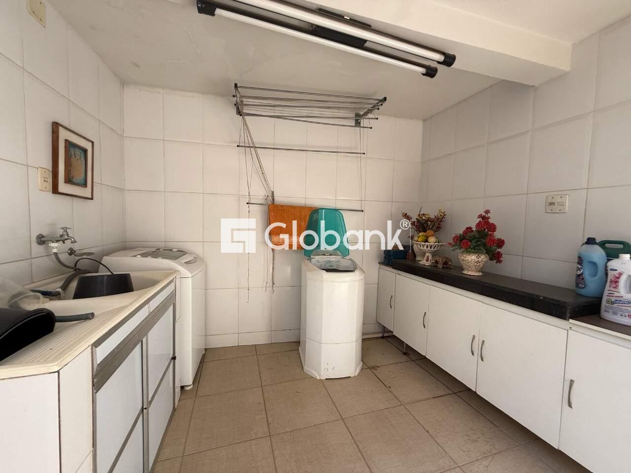 Casa 3 quartos para aluguel Centro 110m² Montes Claros MG: rea de servi o