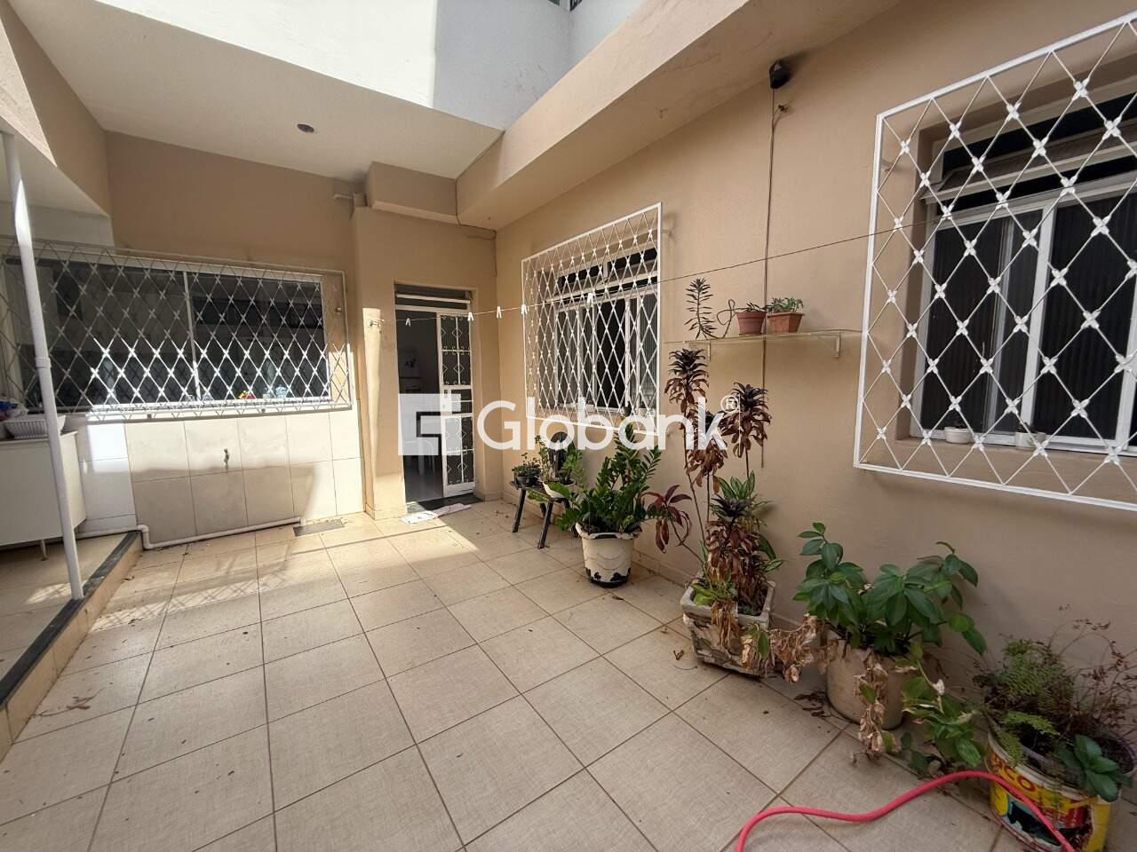 Casa 3 quartos para aluguel Centro 110m² Montes Claros MG: 