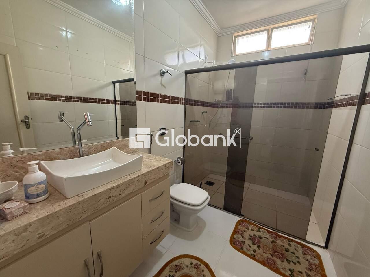 Casa 3 quartos para aluguel Centro 110m² Montes Claros MG: Banheiro social