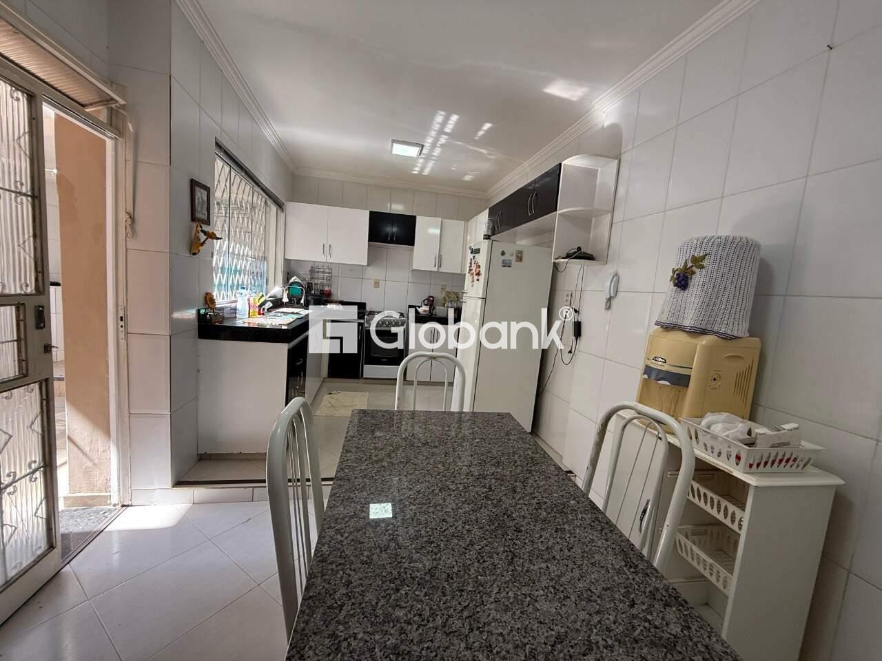 Casa 3 quartos para aluguel Centro 110m² Montes Claros MG: Cozinha