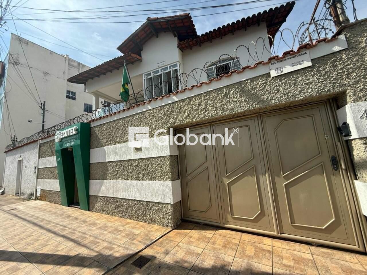 Casa 3 quartos para aluguel Centro 110m² Montes Claros MG: Fachada