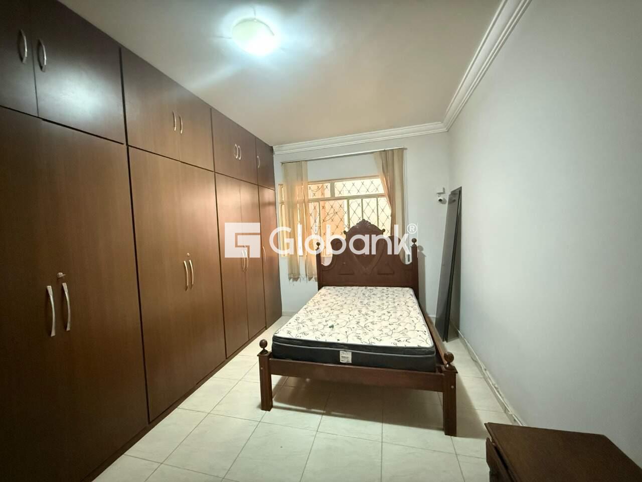 Casa 3 quartos para aluguel Centro 110m² Montes Claros MG: Quarto