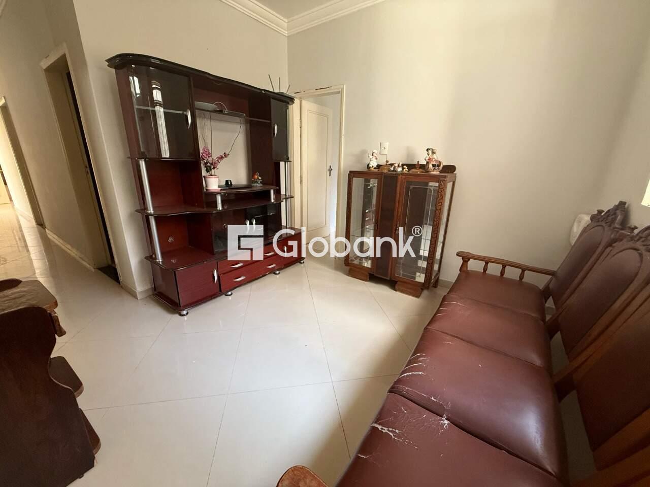 Casa 3 quartos para aluguel Centro 110m² Montes Claros MG: Sala de estar