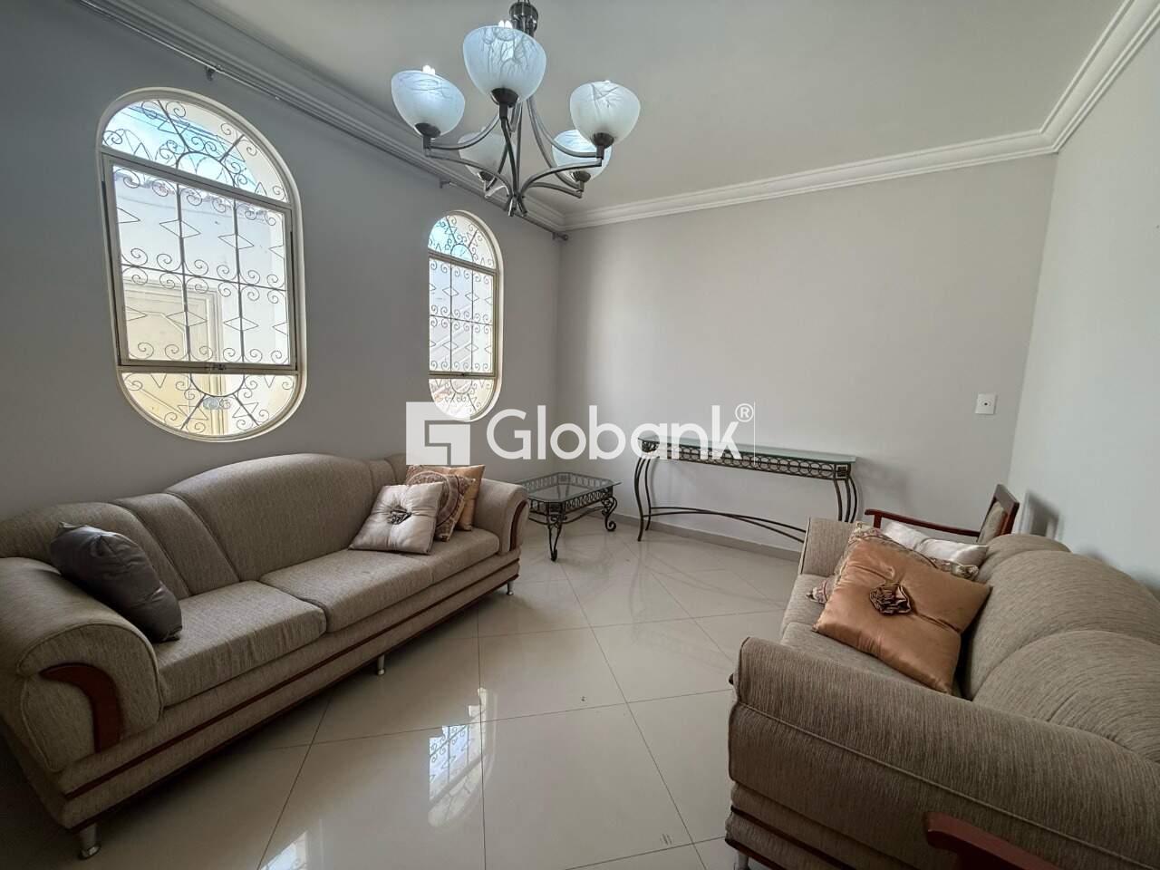 Casa 3 quartos para aluguel Centro 110m² Montes Claros MG: Sala