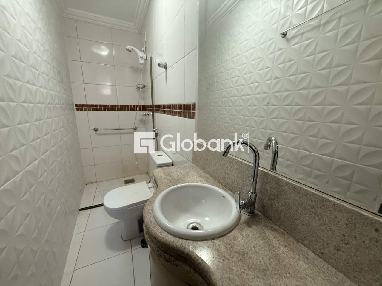 Casa 3 quartos para aluguel Centro 110m² Montes Claros MG: Su te